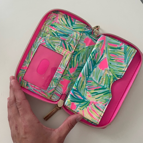 Lilly Pulitzer Wristlet - Picture 4 of 7